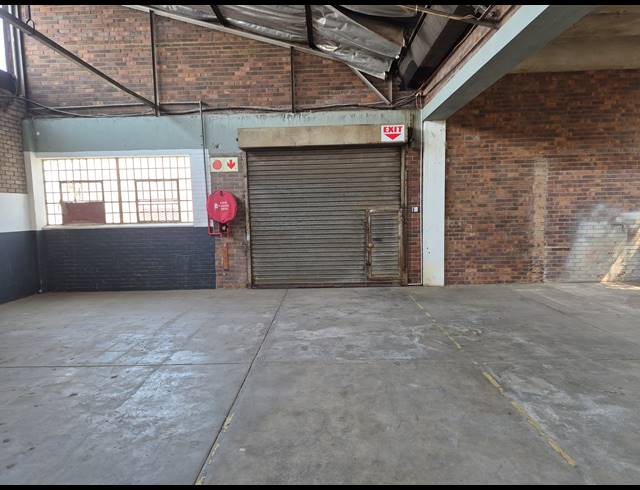 555M² WAREHOUSE TO LET IN BENROSE